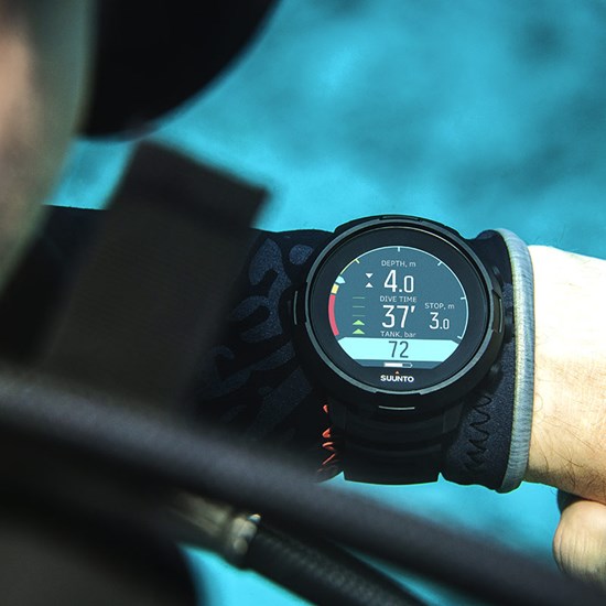 SUUNTO D5 All Black — витринный экземпляр